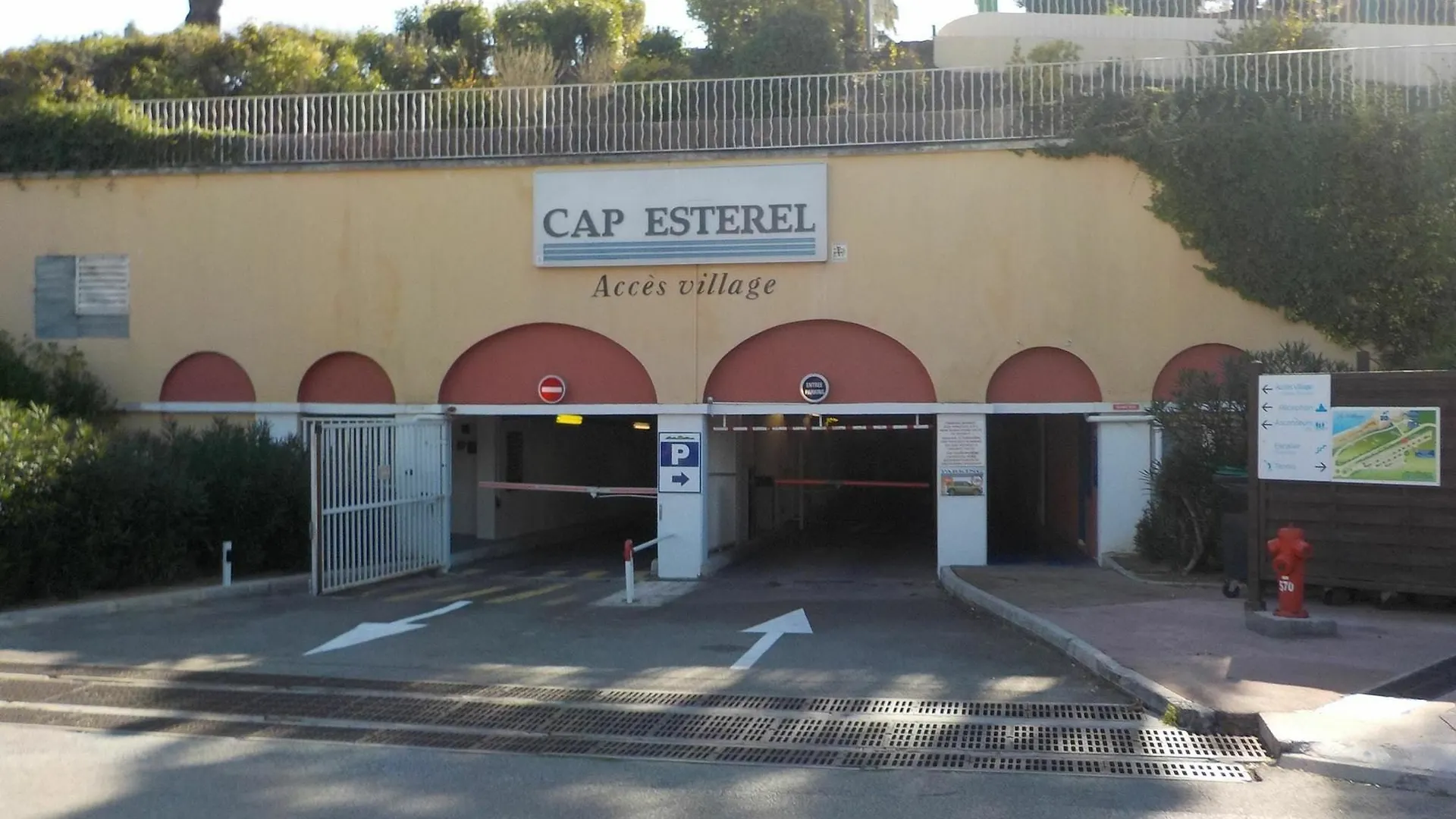 Apartment With One Bedroom In Agay Saint-Raphael, With Wonderful Sea V צרפת